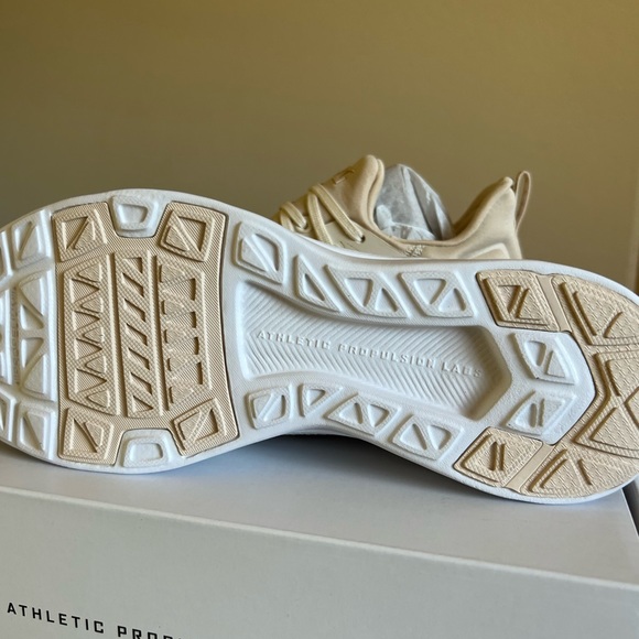 NEW APL Women’s Techloom Tracer Beach/Metallic Pearl/White Size 7.5 - Picture 7 of 13